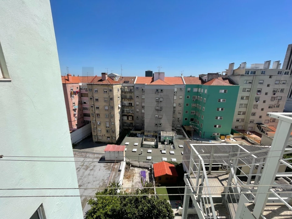 Apartamento T2 para Arrendamento em Areeiro Foto 22