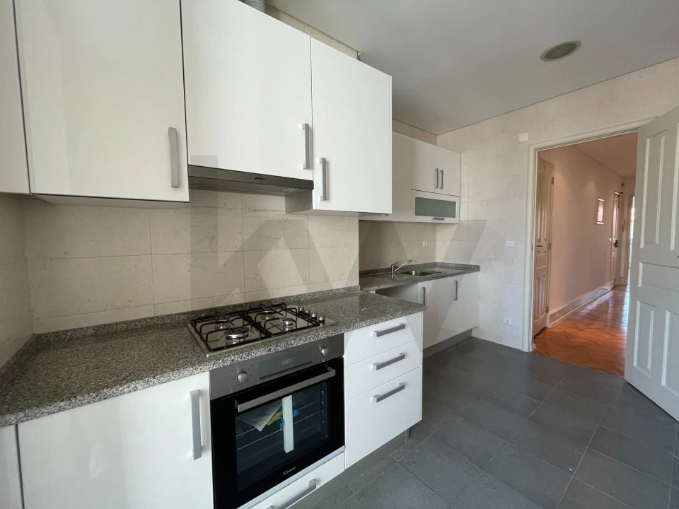 Apartamento T2 para Arrendamento em Areeiro Foto 28