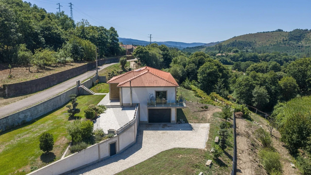 Moradia T3 para Venda em Rubiães Foto 35