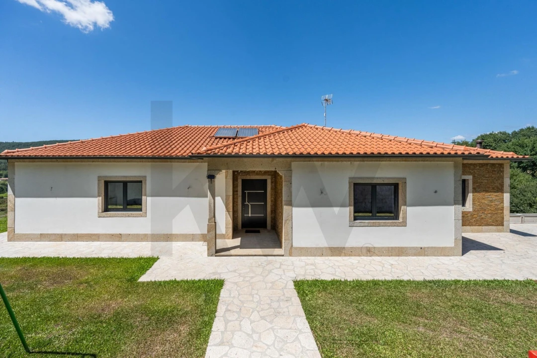 Moradia T3 para Venda em Rubiães Foto 1