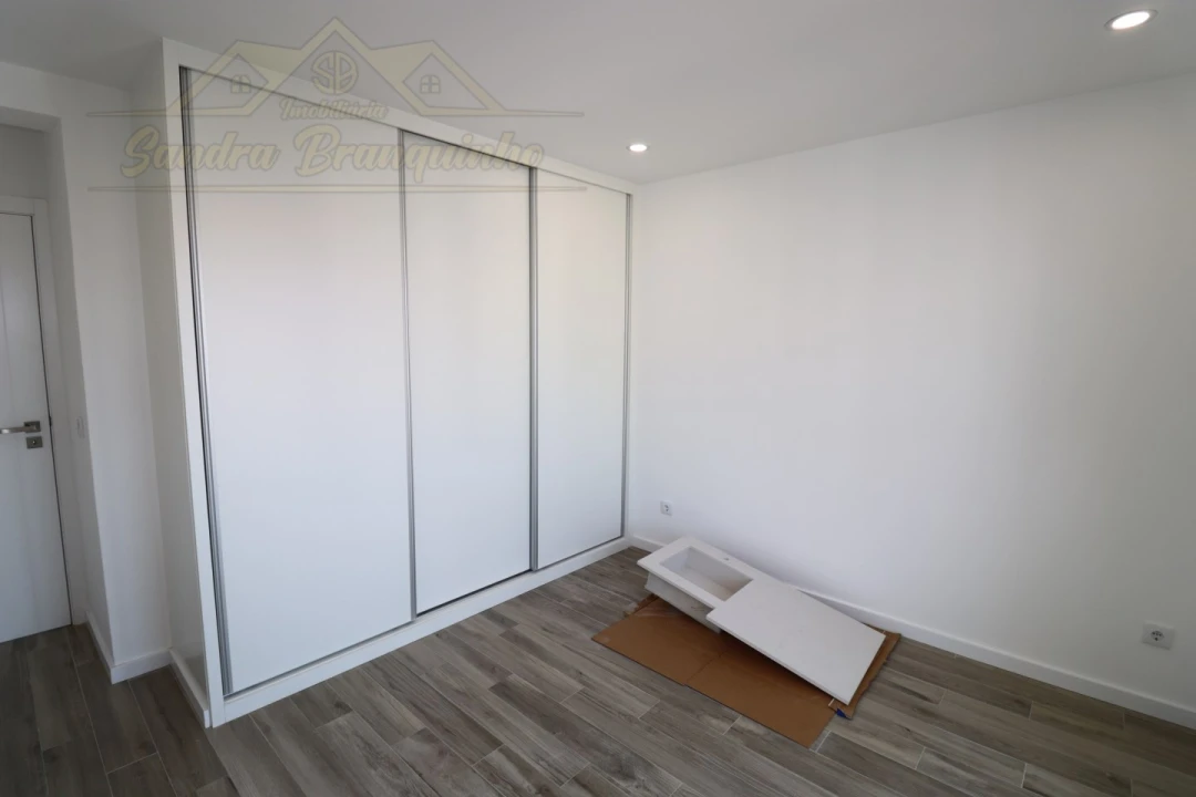 Apartamento T1 para Venda em Silveira Foto 7