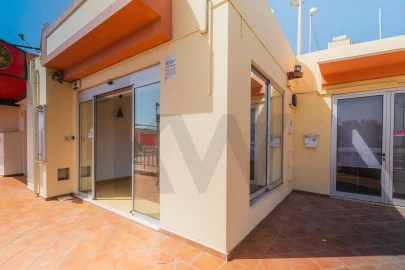 Negócio para Venda em Albufeira e Olhos de Água