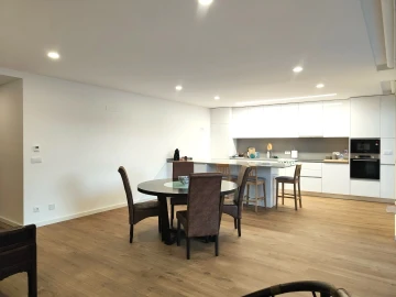 Apartamento T2 para Arrendamento em Glória e Vera Cruz