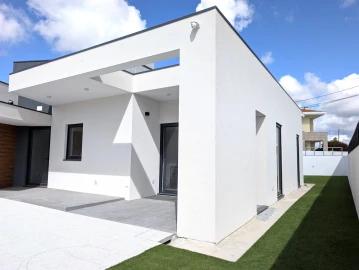 Moradia T3 para Arrendamento em Aradas