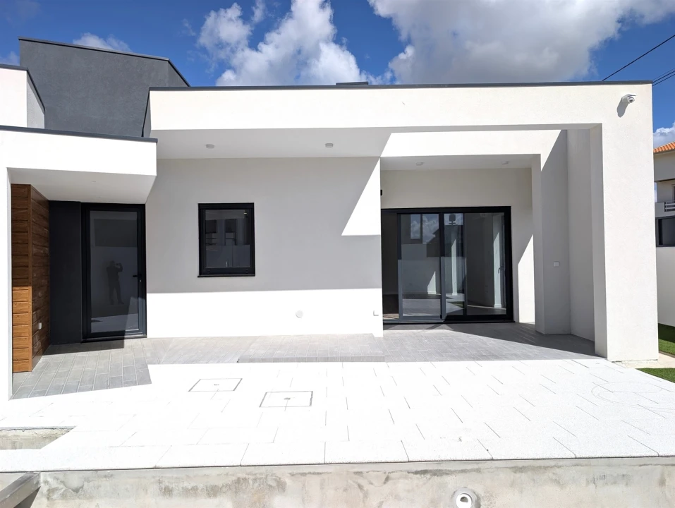Moradia T3 para Arrendamento em Aradas Foto 19