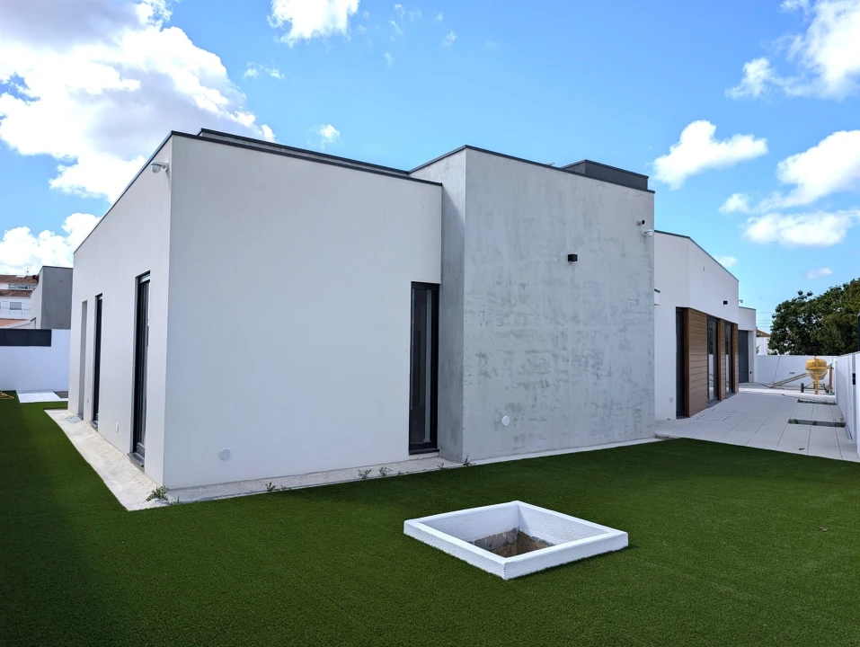 Moradia T3 para Arrendamento em Aradas Foto 18