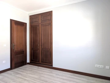Moradia T3 para Arrendamento em Esgueira