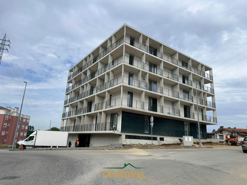 Apartamento T0 para Venda em O. Azeméis, Riba-Ul, Ul, Macinhata Seixa, Madail Foto 1