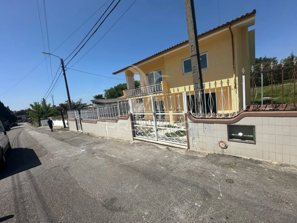 Moradia T4 para Venda em Santa Maria de Lamas Foto 11