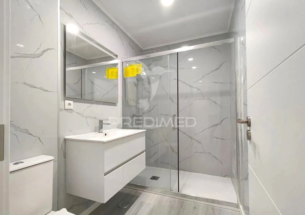 Apartamento T2 para Venda em Corroios Foto 7