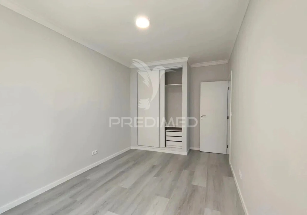 Apartamento T2 para Venda em Corroios Foto 11