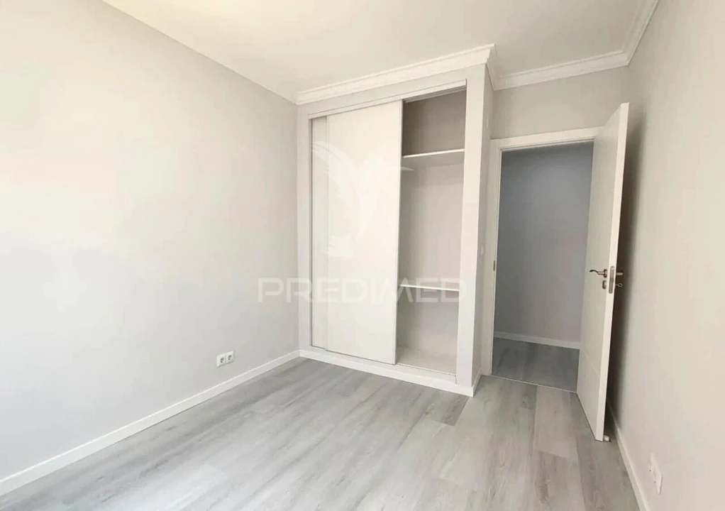 Apartamento T2 para Venda em Corroios Foto 8