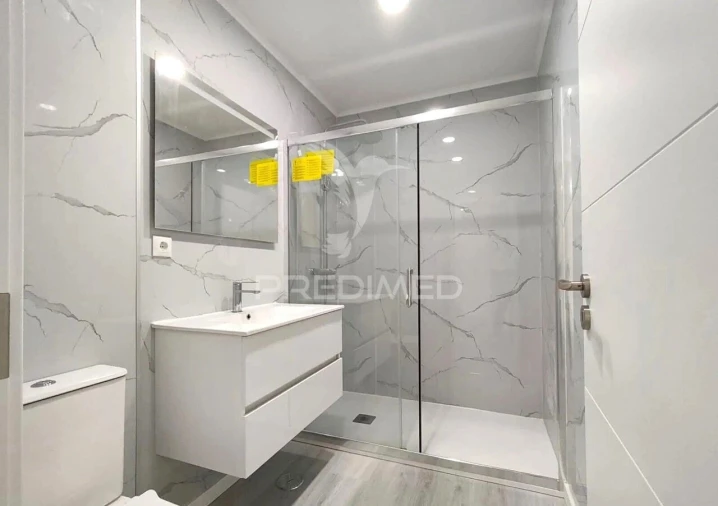 Apartamento T2 para Venda em Corroios Foto 7