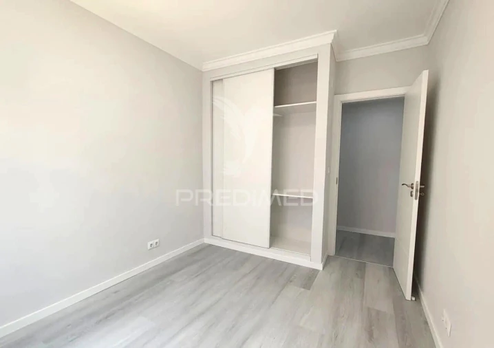 Apartamento T2 para Venda em Corroios Foto 8