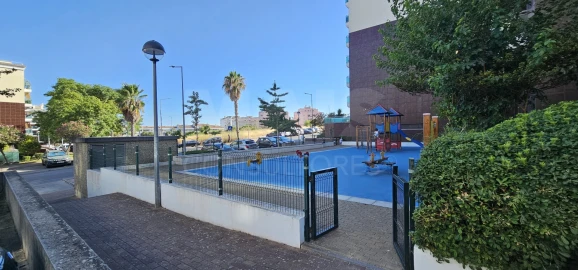 Apartamento T3 para Venda em Sacavém e Prior Velho