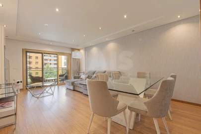 Apartamento T3 para Venda em Sacavém e Prior Velho