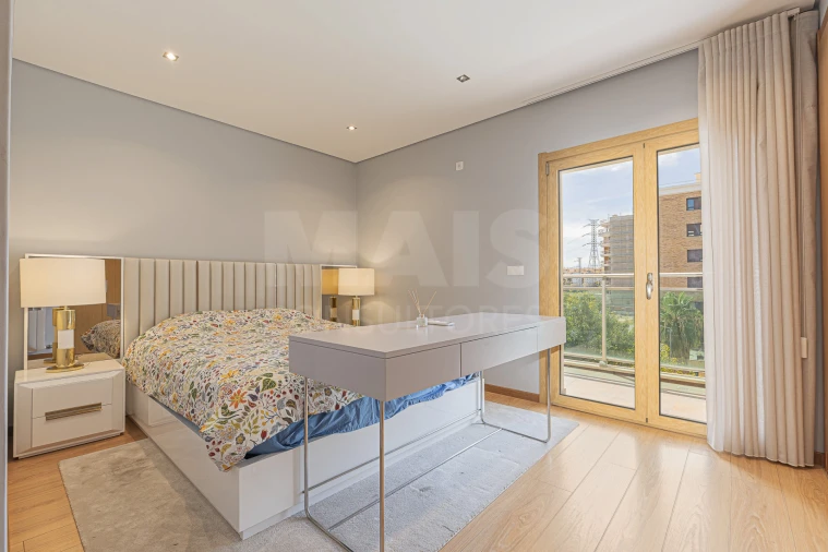Apartamento T3 para Venda em Sacavém e Prior Velho Foto 8