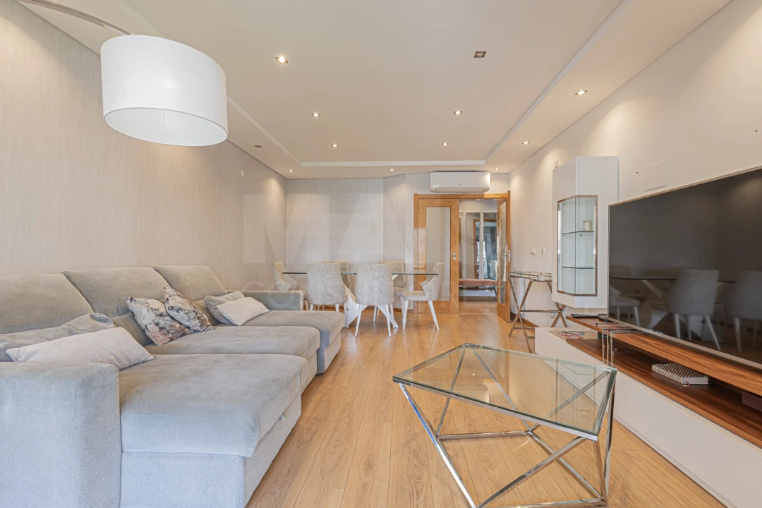 Apartamento T3 para Venda em Sacavém e Prior Velho Foto 1