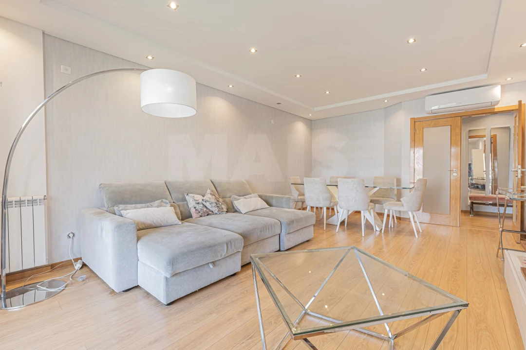 Apartamento T3 para Venda em Sacavém e Prior Velho Foto 3