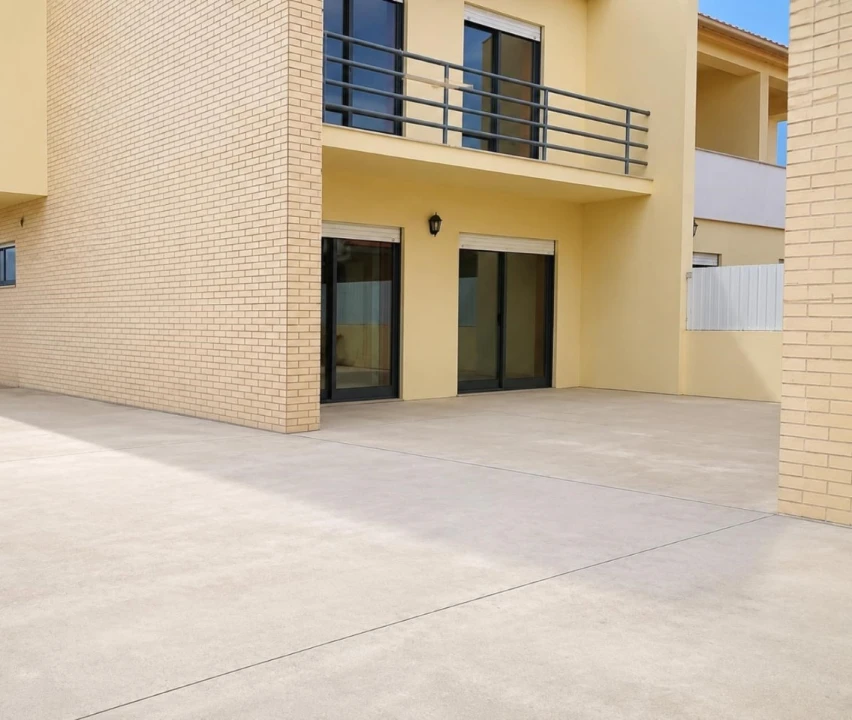 Moradia T4 para Arrendamento em Aradas Foto 5