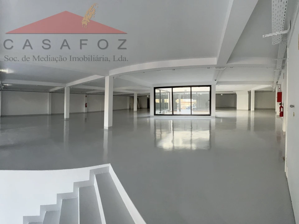 Armazém para Arrendamento em Paranhos Foto 1