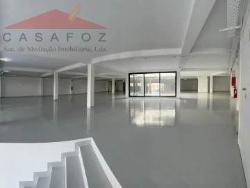 Armazém para Arrendamento em Paranhos