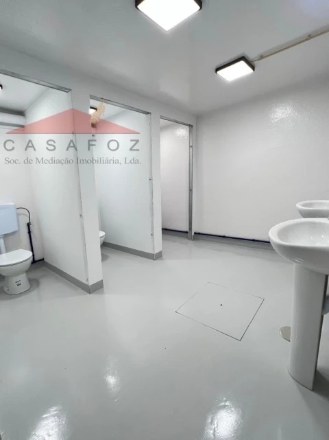 Armazém para Arrendamento em Paranhos