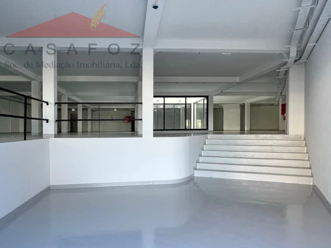 Armazém para Arrendamento em Paranhos Foto 2