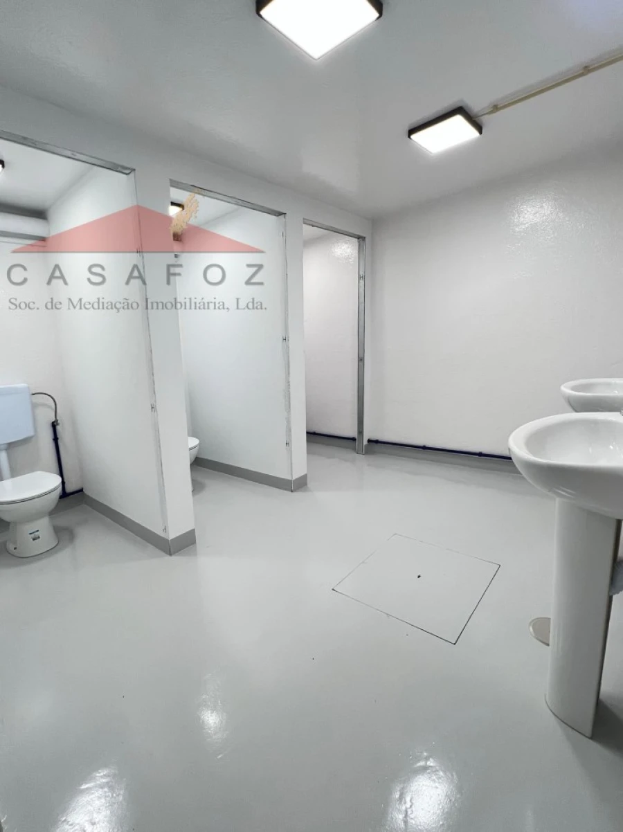 Armazém para Arrendamento em Paranhos Foto 3