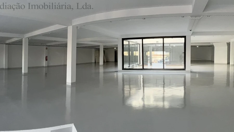 Armazém para Arrendamento em Paranhos
