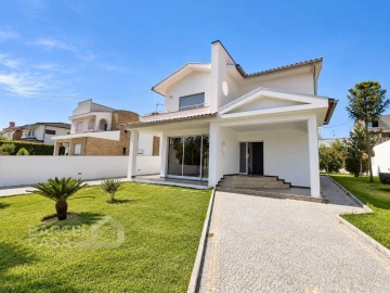 Moradia T4 para Venda em Tamel (São Verissimo)