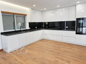 Moradia T4 para Venda em Tamel (São Verissimo)