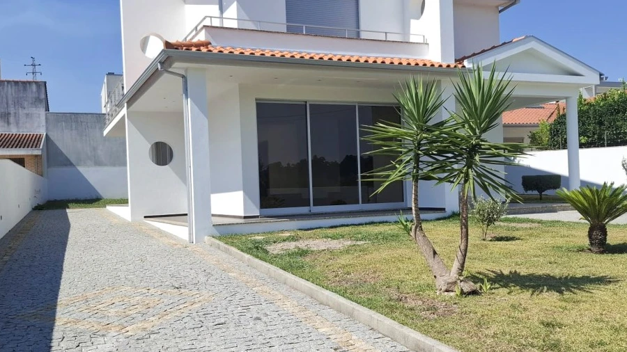 Moradia T4 para Venda em Tamel (São Verissimo)