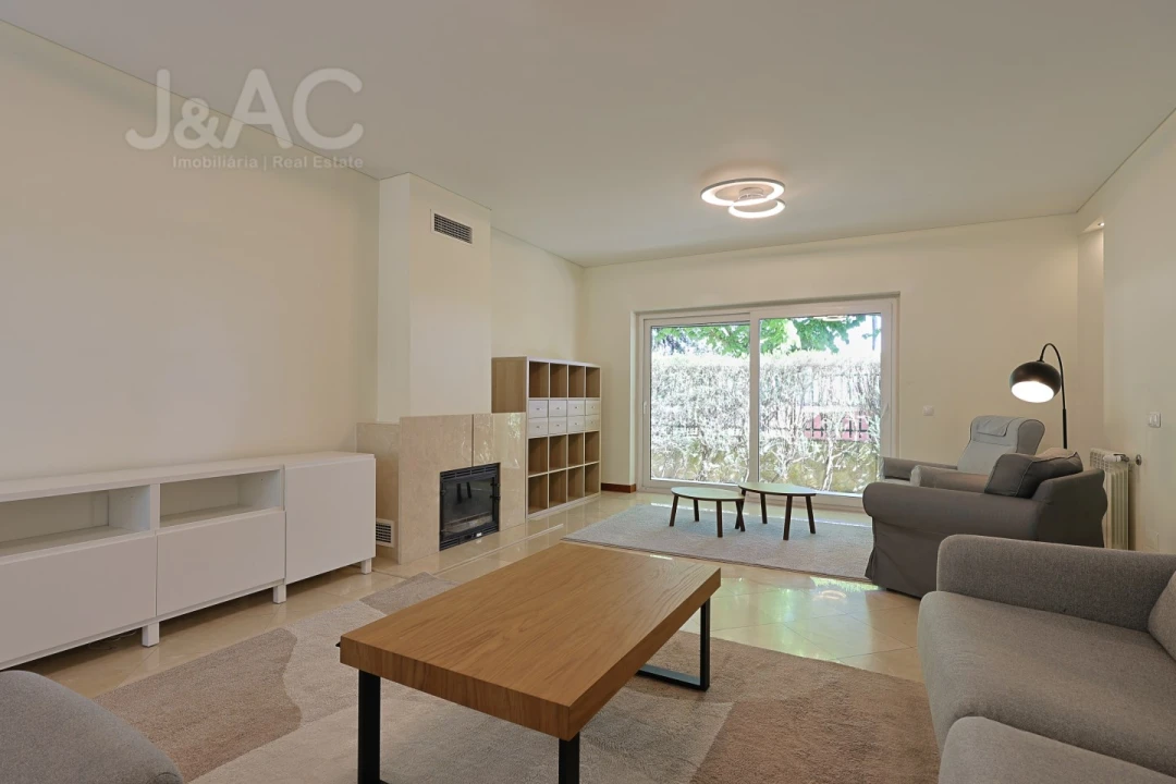 Apartamento T4 para Venda em Rio de Mouro Foto 4