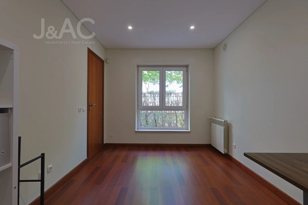 Apartamento T4 para Venda em Rio de Mouro Foto 8