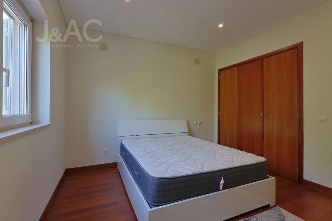 Apartamento T4 para Venda em Rio de Mouro Foto 38