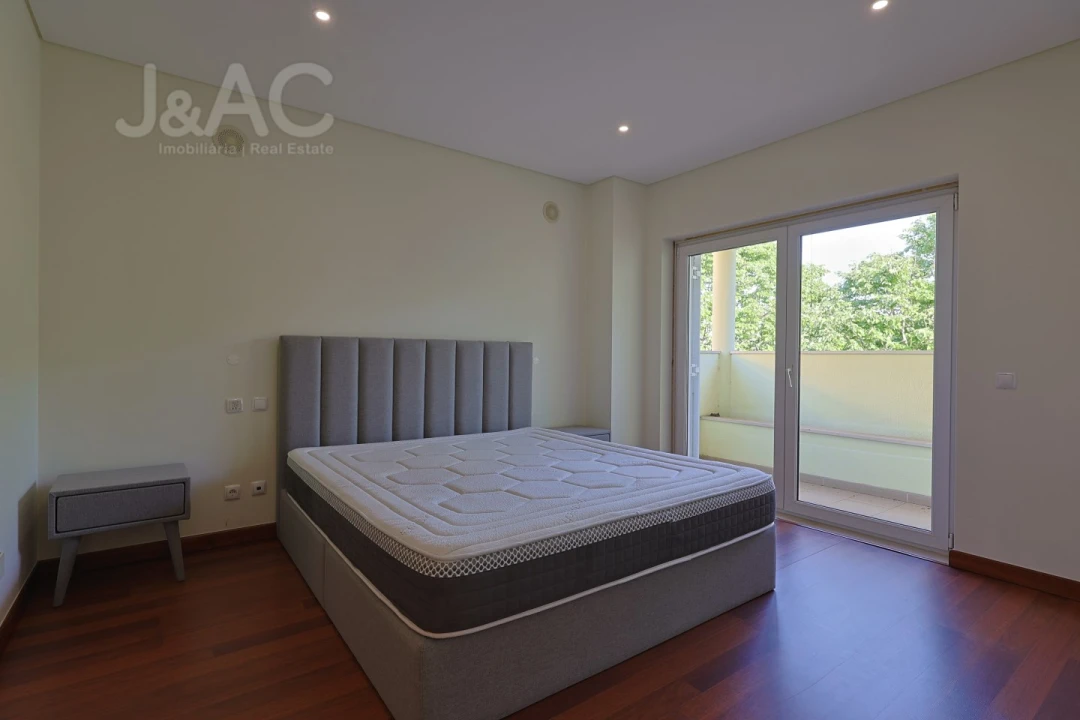 Apartamento T4 para Venda em Rio de Mouro Foto 45
