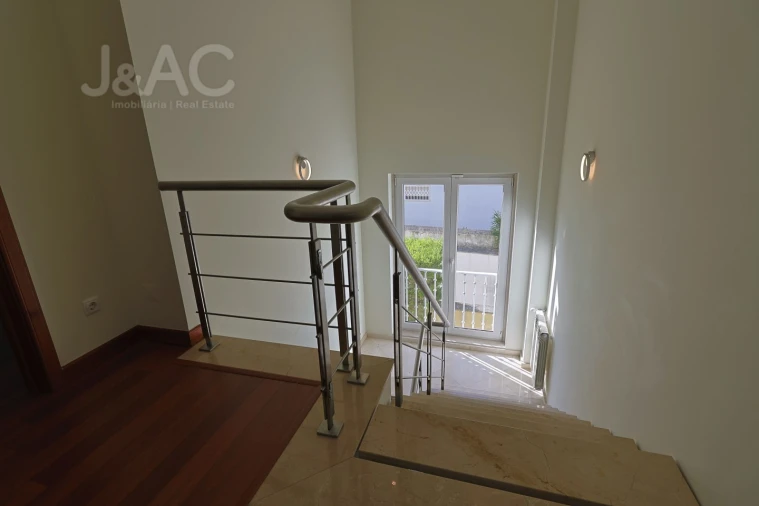 Apartamento T4 para Venda em Rio de Mouro Foto 31
