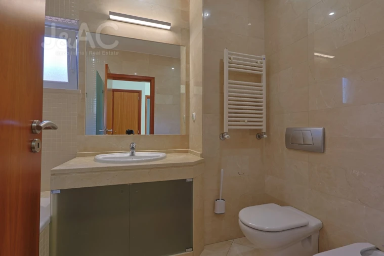 Apartamento T4 para Venda em Rio de Mouro Foto 35