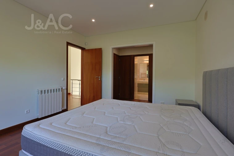 Apartamento T4 para Venda em Rio de Mouro Foto 44