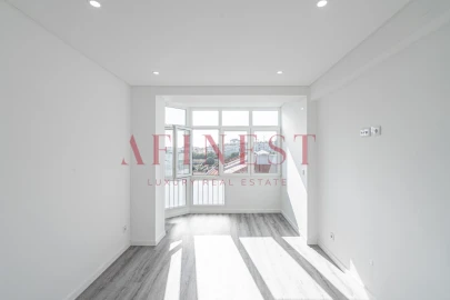 Apartamento T2 para Arrendamento em Massamá e Monte Abraão
