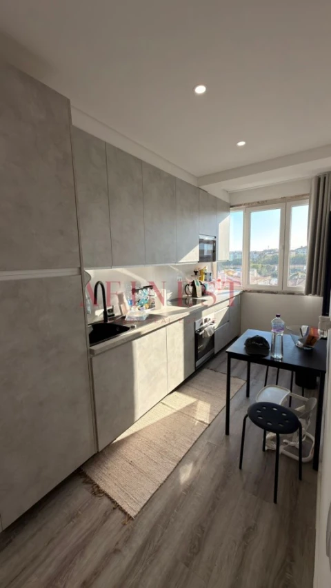 Apartamento T2 para Arrendamento em Massamá e Monte Abraão