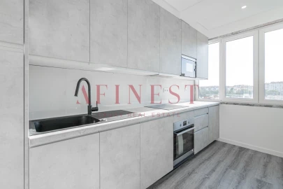 Apartamento T2 para Arrendamento em Massamá e Monte Abraão