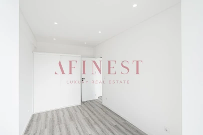 Apartamento T2 para Arrendamento em Massamá e Monte Abraão