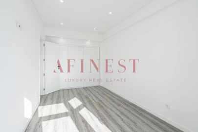Apartamento T2 para Arrendamento em Massamá e Monte Abraão
