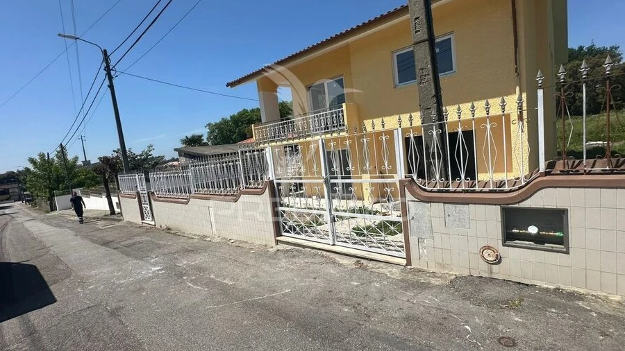 Moradia T4 para Venda em Santa Maria de Lamas