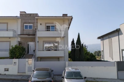 Moradia T3 para Venda em Amares e Figueiredo