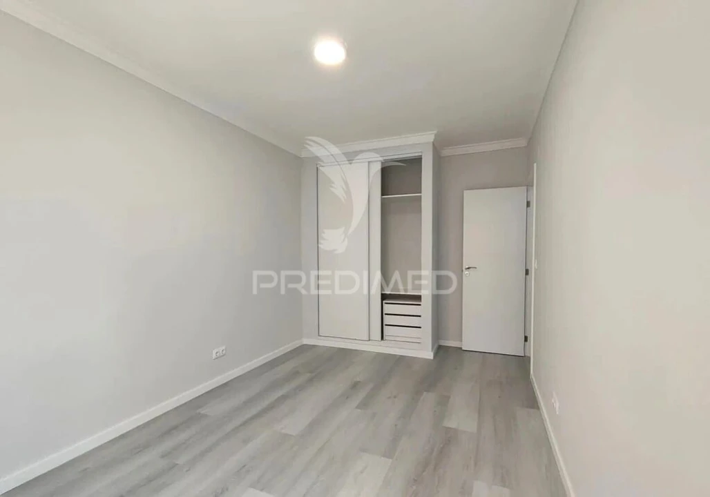 Apartamento T2 para Venda em Corroios Foto 11