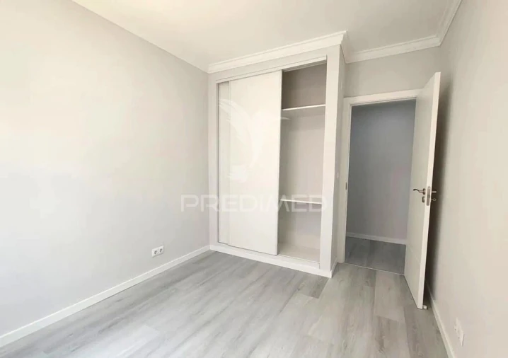 Apartamento T2 para Venda em Corroios Foto 8