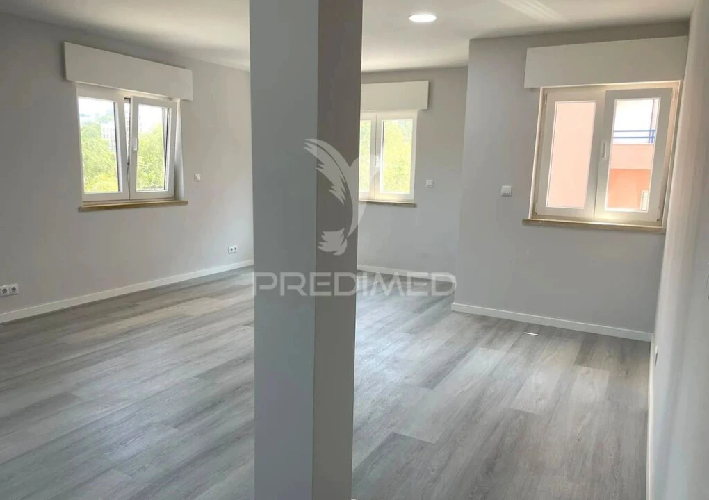 Apartamento T2 para Venda em Corroios Foto 4
